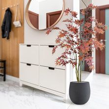 des plantes artificielles pour le couloir